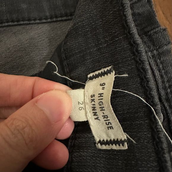 MADEWELL Distressed Destroyed 9" Mid-Rise Skinny Jeans in Black #H2230 - Picture 8 of 12